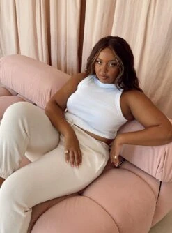 Ashland Top White Curve