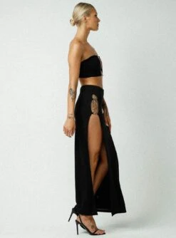 Jagger & Stone Claudia Maxi Skirt Black -Polly Fashion Store 2 modelinfo emma leigh us4 4a9891e9 a7da 4377 8515 36621e7db6ef