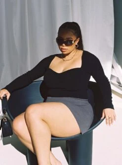 Alima Long Sleeve Top Black Curve -Polly Fashion Store 3 modelinfo Miccy us14 05c79366 494a 4773 9387 ed188a552ea4