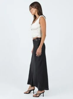 Princess Polly The Charmaine Maxi Skirt Black -Polly Fashion Store 3 modelinfo casey us2 aca63951 118f 4f63 9fc8 654763adbc8a