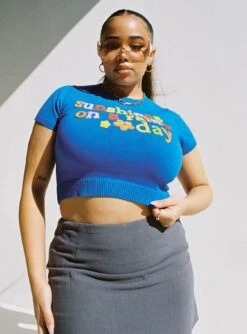 Sunshine On A Rainy Day Knit Top Blue Curve -Polly Fashion Store 3 modelinfo miccy us14 c709df09 01fc 4cdc 9dad 75888771b659