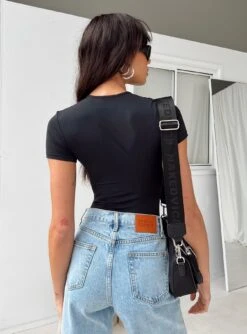 Rover Bodysuit Black -Polly Fashion Store 4 model info Josephine us2 351d0aba 0673 4676 a138 464f1538fd8d