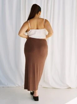 Caroline Midi Skirt Brown Curve 9 Caroline Midi Skirt Brown Curve -Polly Fashion Store 4 modelinfo mikky us14 440a7651 7d80 4975 92c6 d1642cf1fbce
