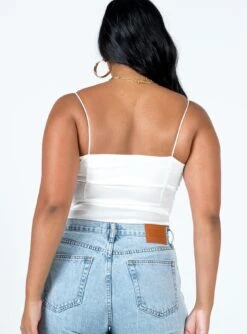 Princess Polly White Rabbit Top Ivory -Polly Fashion Store 4 modelinfo rheanna us6 c07ce8c6 ebfe 4ef3 94ab 79734af5c0dd